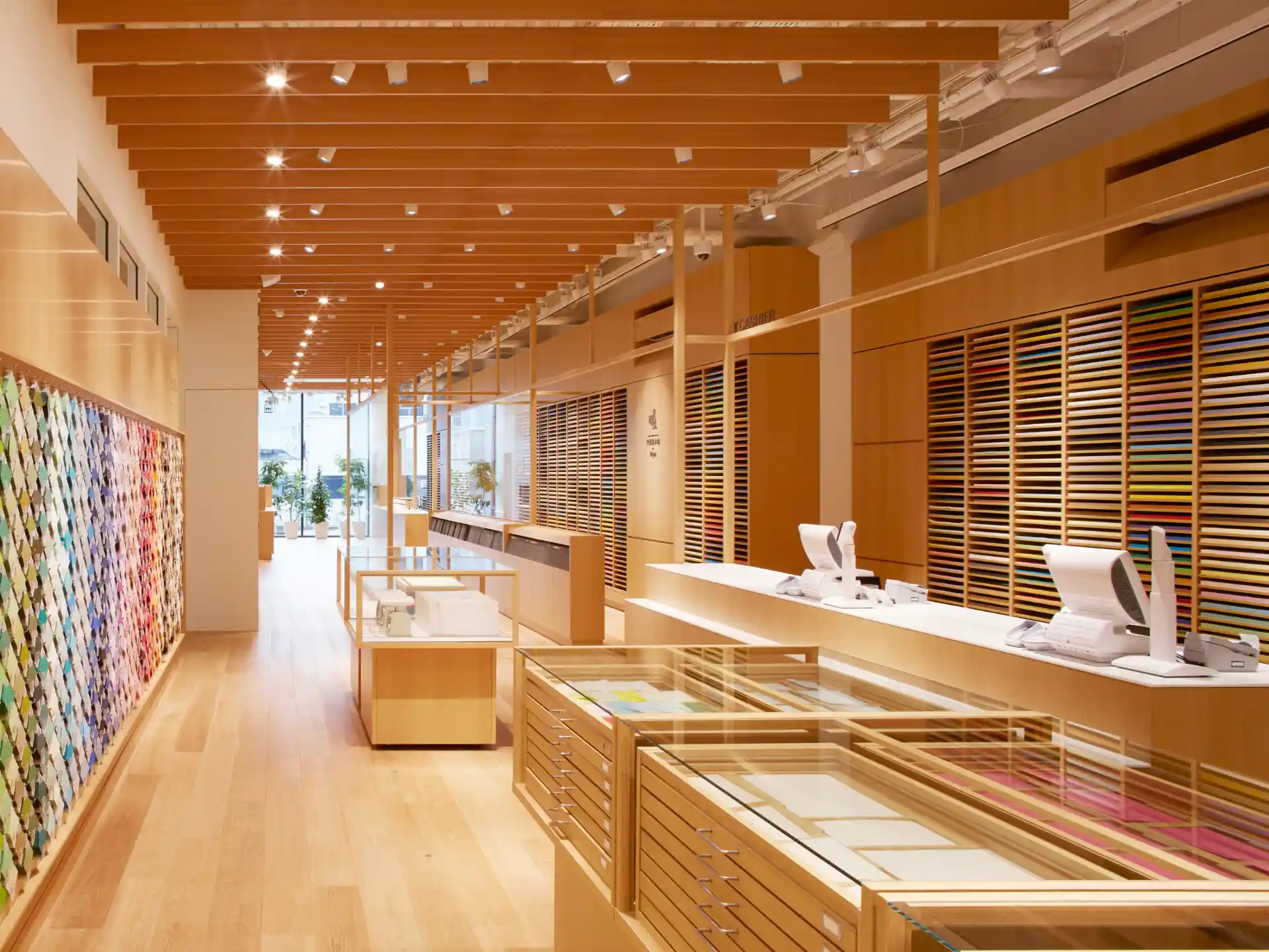 新しい見本帖が<br>銀座にできました。
