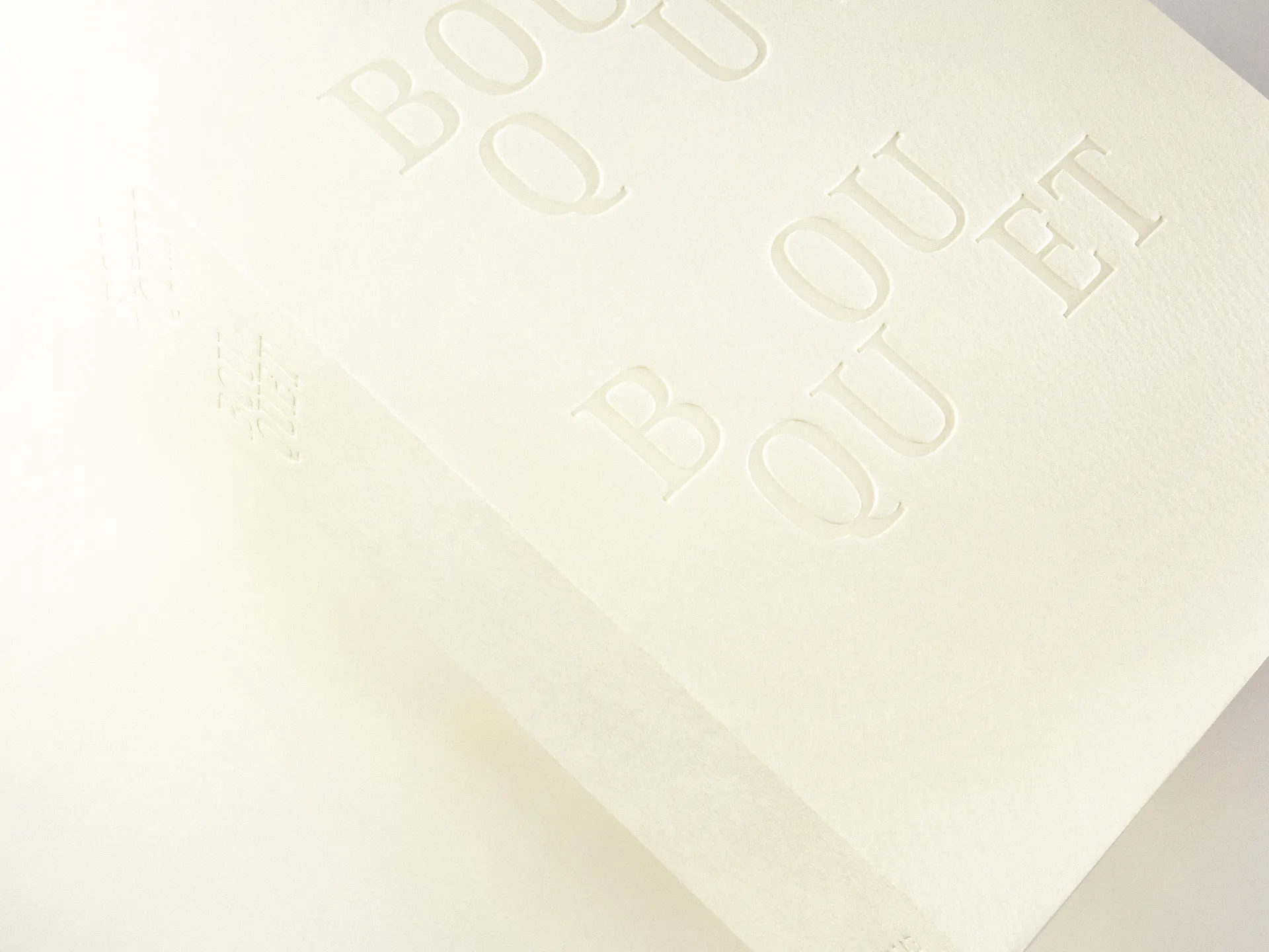 ひとつの色の塊<br>“花と音楽を贈る<br>ギフトパッケージ”