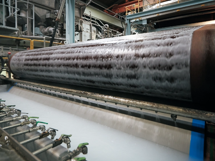 日清紡ペーパー プロダクツ<br>富士事業所 円網抄紙機